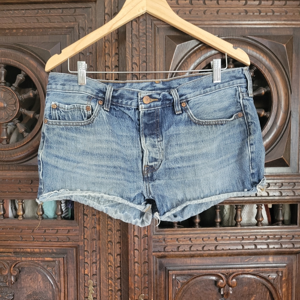 Levi's cut off demin jean shorts size 9